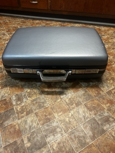  Vintage AMERICAN TOURISTS  suitcase