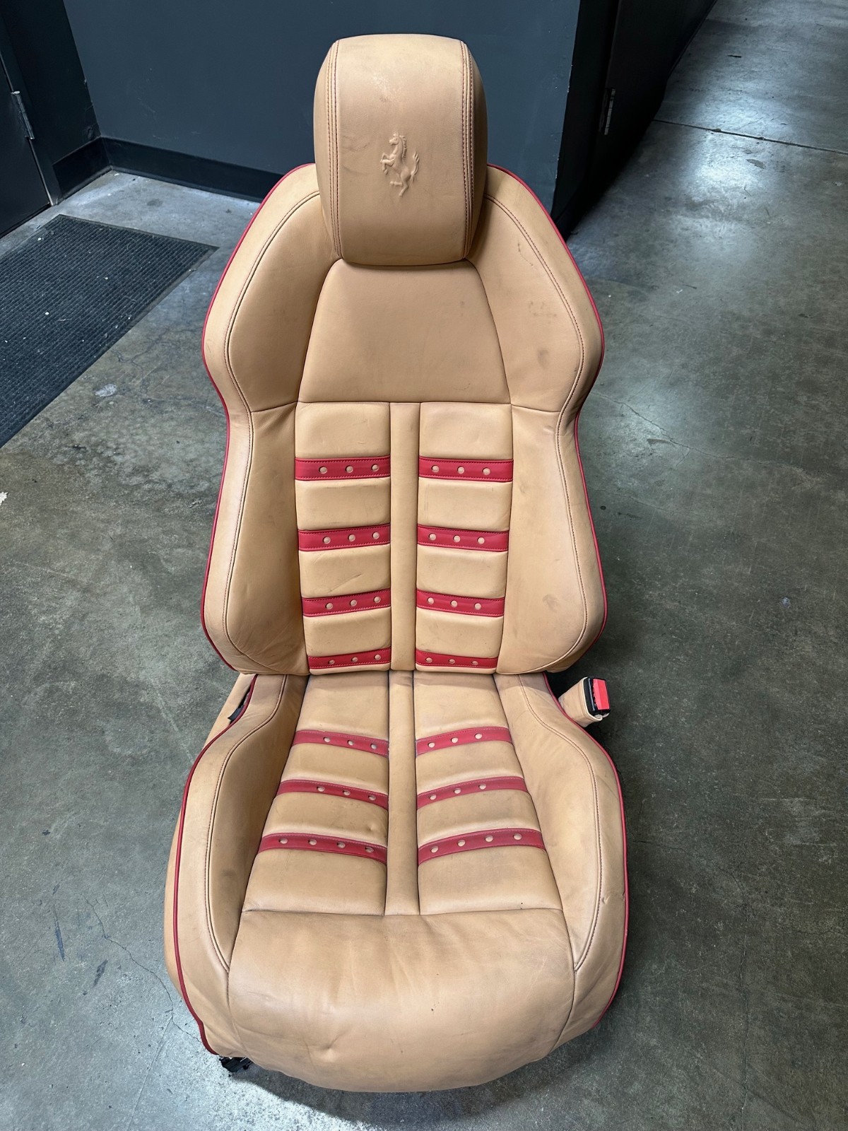 Ferrari F458 Italia, RH Right Front Seat Daytona, Beige/Red, Marks / Idents Used