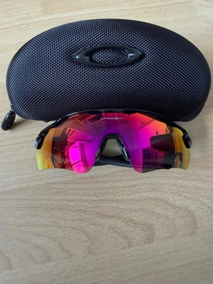 Lunette Oakley noir avec verre rose/ jaune - Photo 1/4