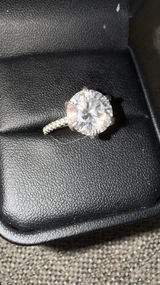 Lab Created Diamond 4 Ct 14 Kt Solid White Gold Ring Size 7 - Image 4 of 4