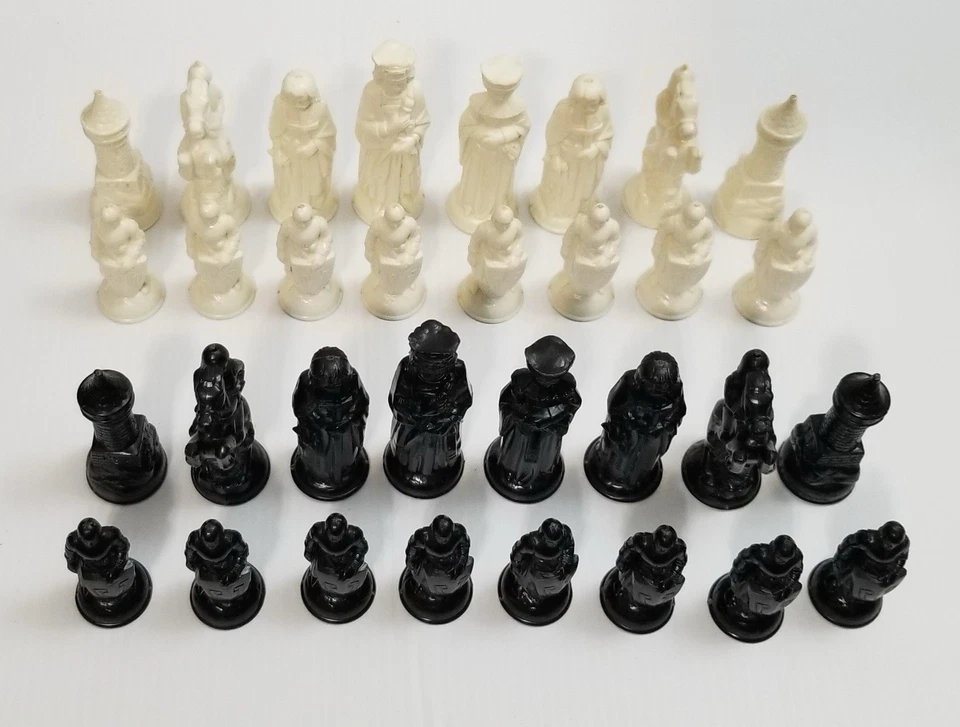 ANRI E.S. Lowe Vintage King Arthur Renaissance Chess Pieces Chessmen COMPLETE - Image 2 of 4