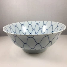 Japanese Noodle Rice Bowl Donburi 8.25"D Porcelain Blue Net Lines Made in Japan