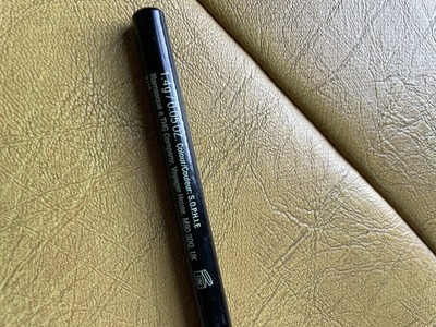 Illamasqua Coloring Eye Pencil ‚S.O.P.H.I.E.‘ – Jet Black, Langanhaltend, Vegan Mit Rizinussamenöl