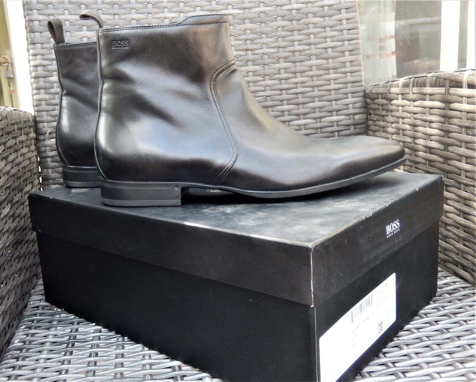 Real Stoop remark $299 Bloomingdale&#039;s Hugo Boss Men&#039;s Black Side Zip Chelsea Boots  Leather sz 8 | eBay