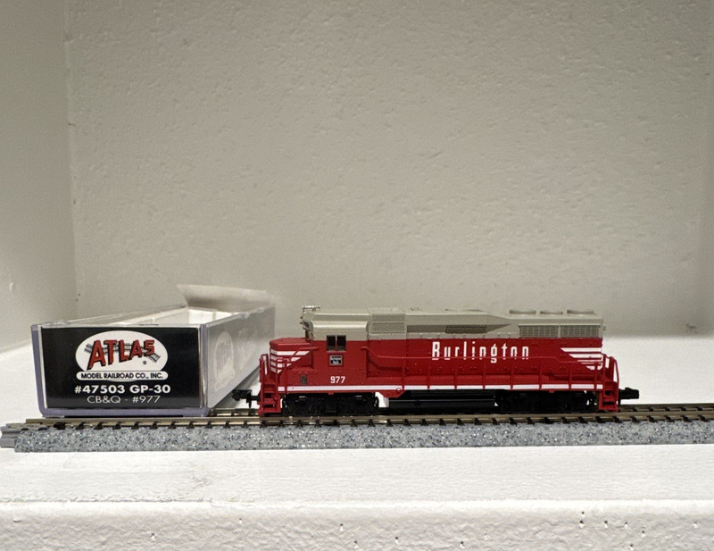Atlas N GP-30 Diesel Locomotive Burlington 977 Analog DC MPN 47503