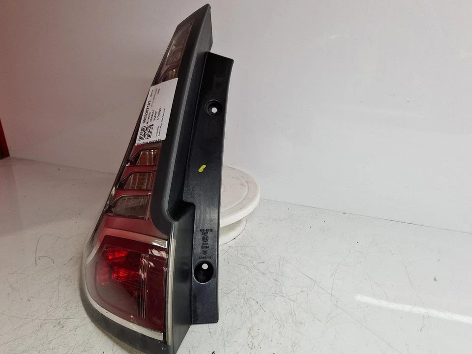 RENAULT SCENIC 3 2014 LEFT REAR TAIL LIGHT OUTER PASSENGER SIDE 265550386R - Imagem 3 de 4