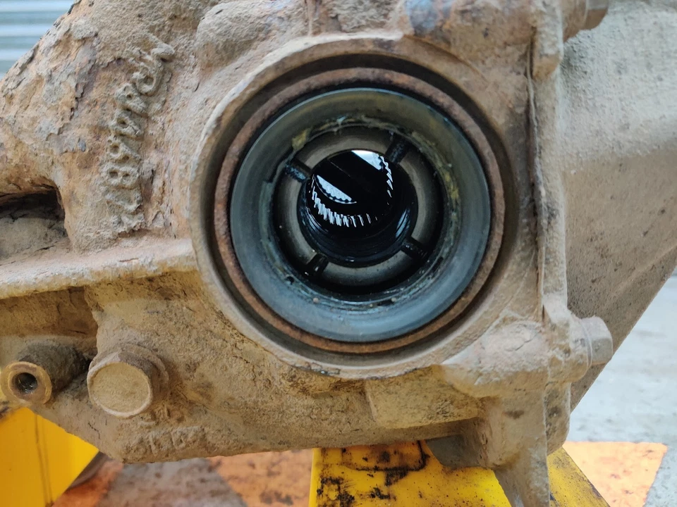 2007 MITSUBISHI SHOGUN PAJERO MK4 REAR DIFF DIFFERENTIAL AUTOMATIC 3.917 - Image 4 of 4