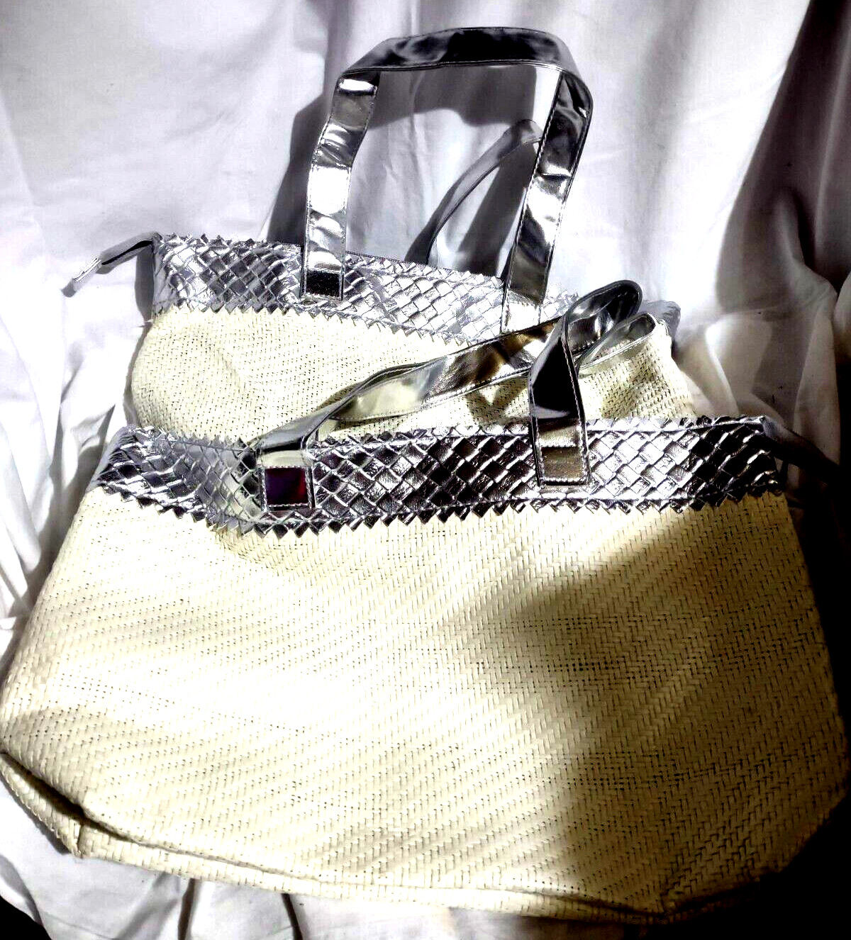 2 Matching Tote Shopping Bag Beach Vacation Double Strap White Woven Silver Trim