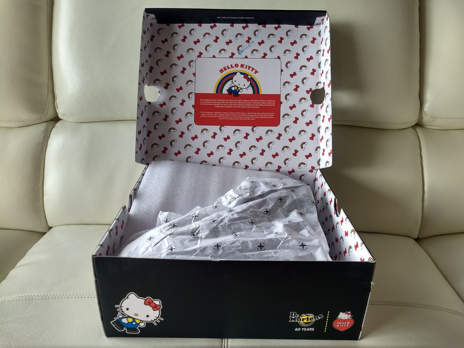 DOC DR. MARTENS HELLO KITTY JADON LEATHER BOOTS SIZE 7UK 2020 EDITION BRAND NEW image 5