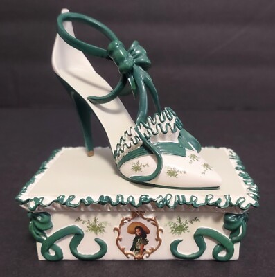 Southern Belle Style In Step With Scarlett Shoe Collection  2007 HC