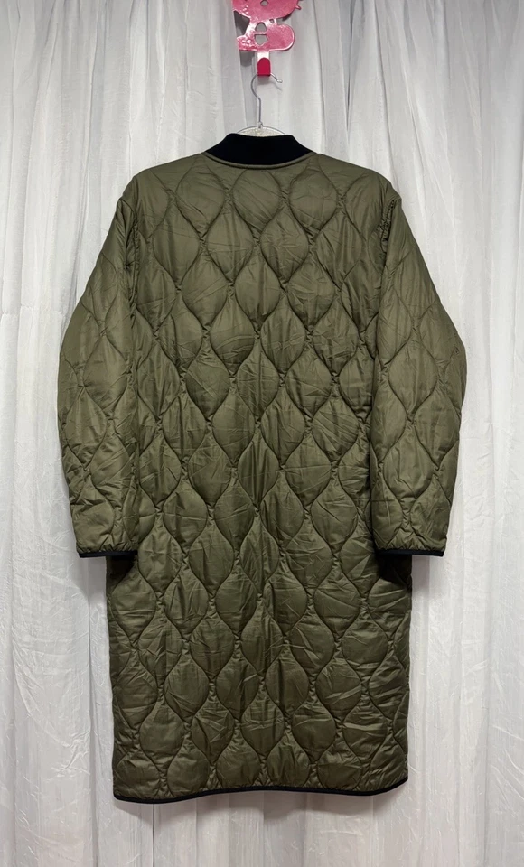 Jaqueta EVERLANE FEMININA THE RENOV ACOLCHOADA FORRO LONGA VERDE OLIVA GRANDE - Imagem 3 de 4