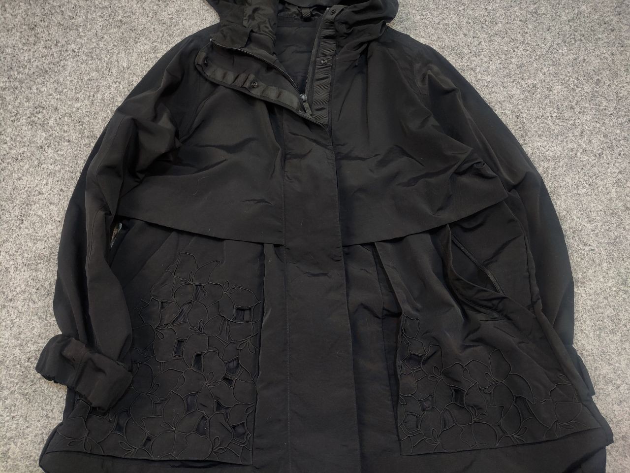 LuluLemon Flower Patterned Lightweight Hooded Par… - image 6