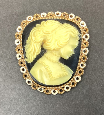 Vintage Victorian Lady Cameo Brooch Pin Filagree Gold Tone Rim w/White Accent 2 