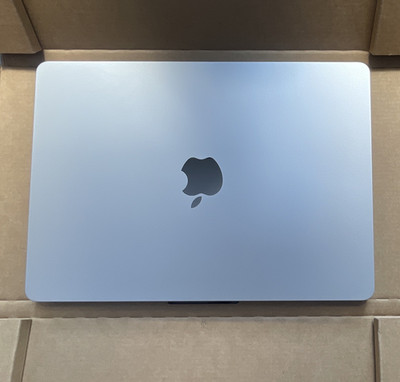 Apple MacBook Air 13'' (Latest Model)   M5 Chip, 13.6'' Liquid Retina Display, App