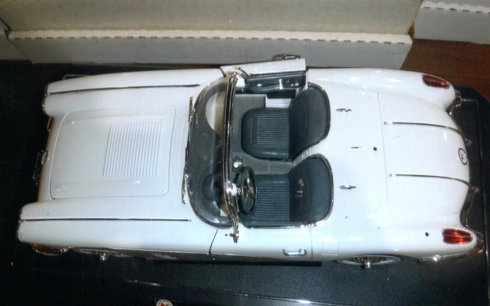 1958 CHEVROLET CORVETTE 1958 WHITE 1/2 SCALE BY GEARBOX NIB NEVER DISPLAYED - Image 4 of 4