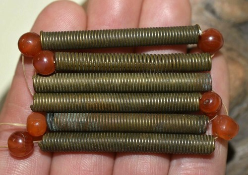 Antica grande bobina africana filo rame metallo perline con corniola antica Nigeria - Foto 2 di 4