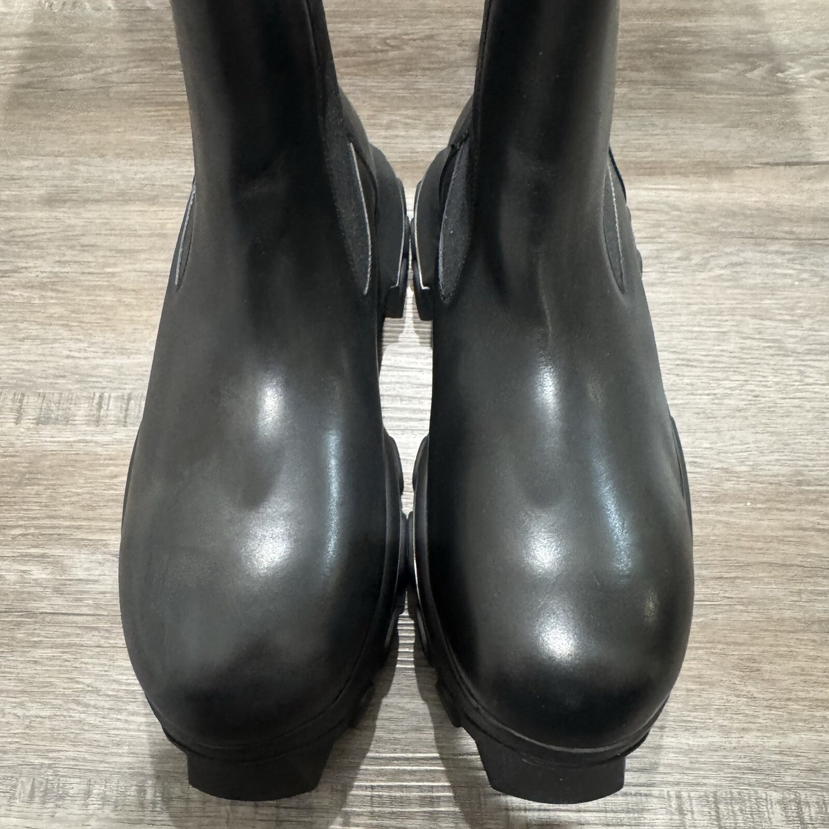 Rick Owens Beatle Bozo Tractor Black Leather Chelsea Platform Boots Rick Owens: Black Beatle Mega Tractor Chelsea Boots | SSENSE main image 2
