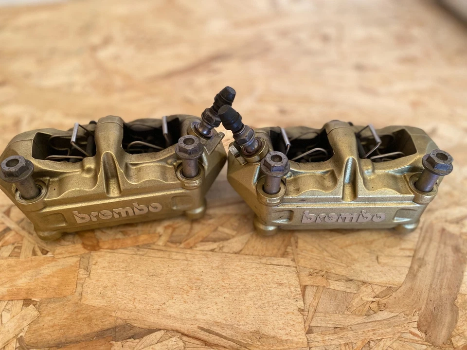 Pinzas de freno delanteras BMW S1000RR 2010-2014 BREMBO B22 Foto 2 de 2