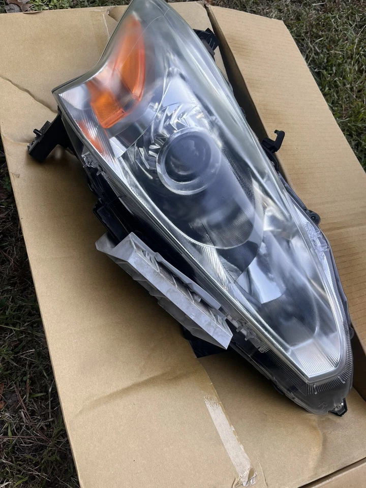Right Headlight Halogen Fits 2013-2015 Nissan Altima - Image 2 of 4