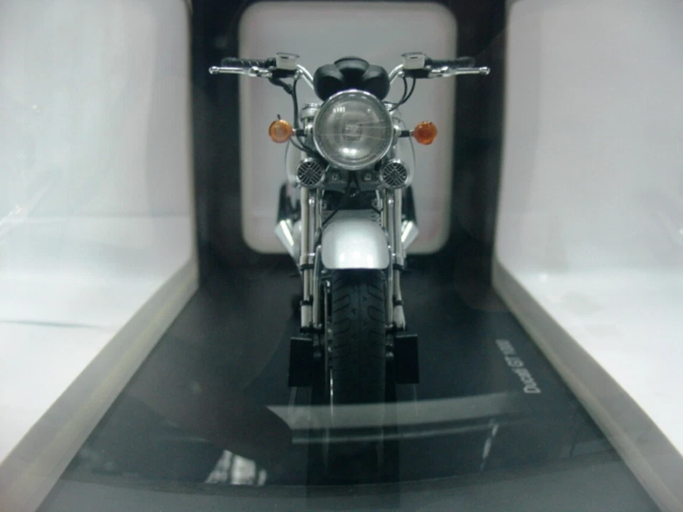 WOW EXTREMADAMENTE RARO Ducati GT 1000 Plata #12547 1:12 Auto Art-Minichamps-Wit's Foto 3 de 4