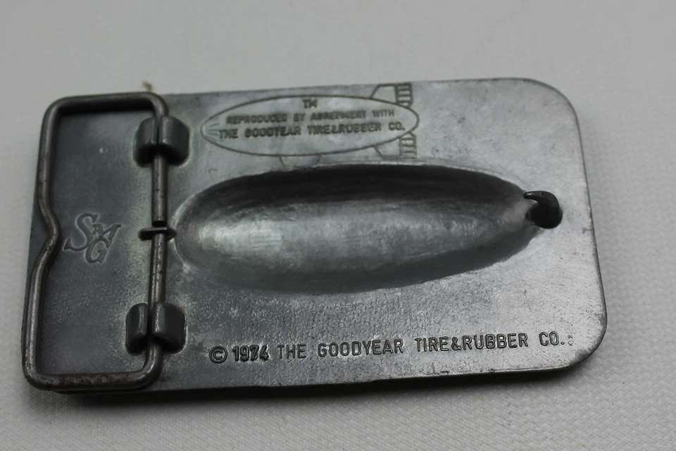 Aluminum Goodyear Blimp 1974 Belt Buckle Foto 2 de 2