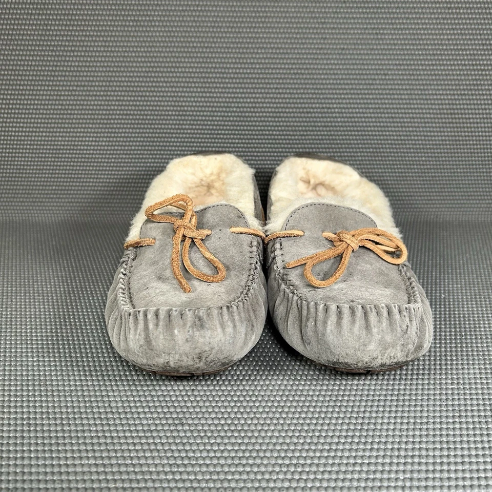 UGG Dakota Cuero Mocasín Mujer EE. UU. 9 Gris Puntera Slip On Shearling Zapatilla Foto 2 de 4