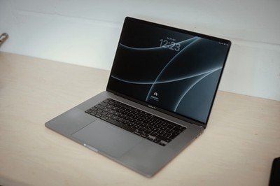 Apple MacBook Pro 16    i9, 16 GB RAM, 1 TB SSD, AMD Radeon Pro 5500M