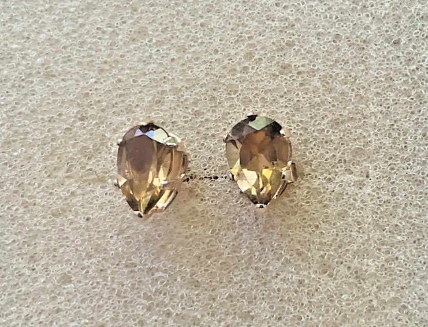 10k Yellow Gold Brown Pear Topaz Stud Earrings - Image 4 of 4