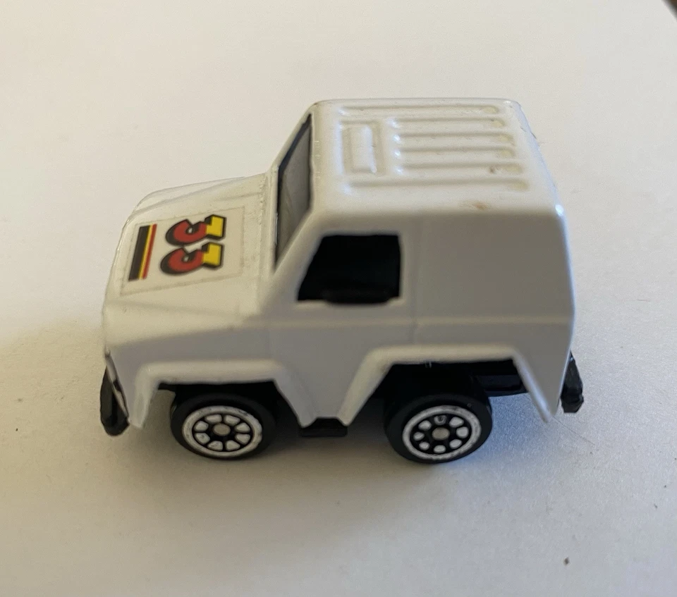 Lote De Colección De 4 Vehículos De Juguete Tamaño Miniatura - ¿Micro Máquinas? - Jeep blanco Foto 2 de 4