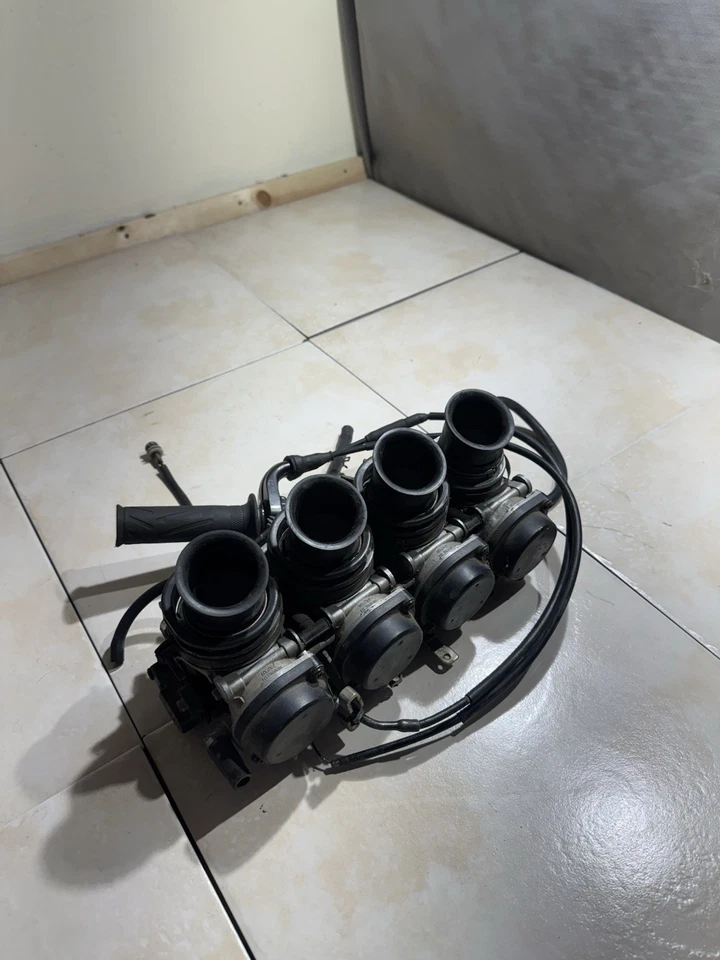 Carburador Yamaha R1 1998-2001 primera generación Foto 2 de 4