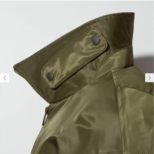 Blusa acanalada de gran tamaño con etiqueta Uniqlo J oliva S - Imagen 7 de 8