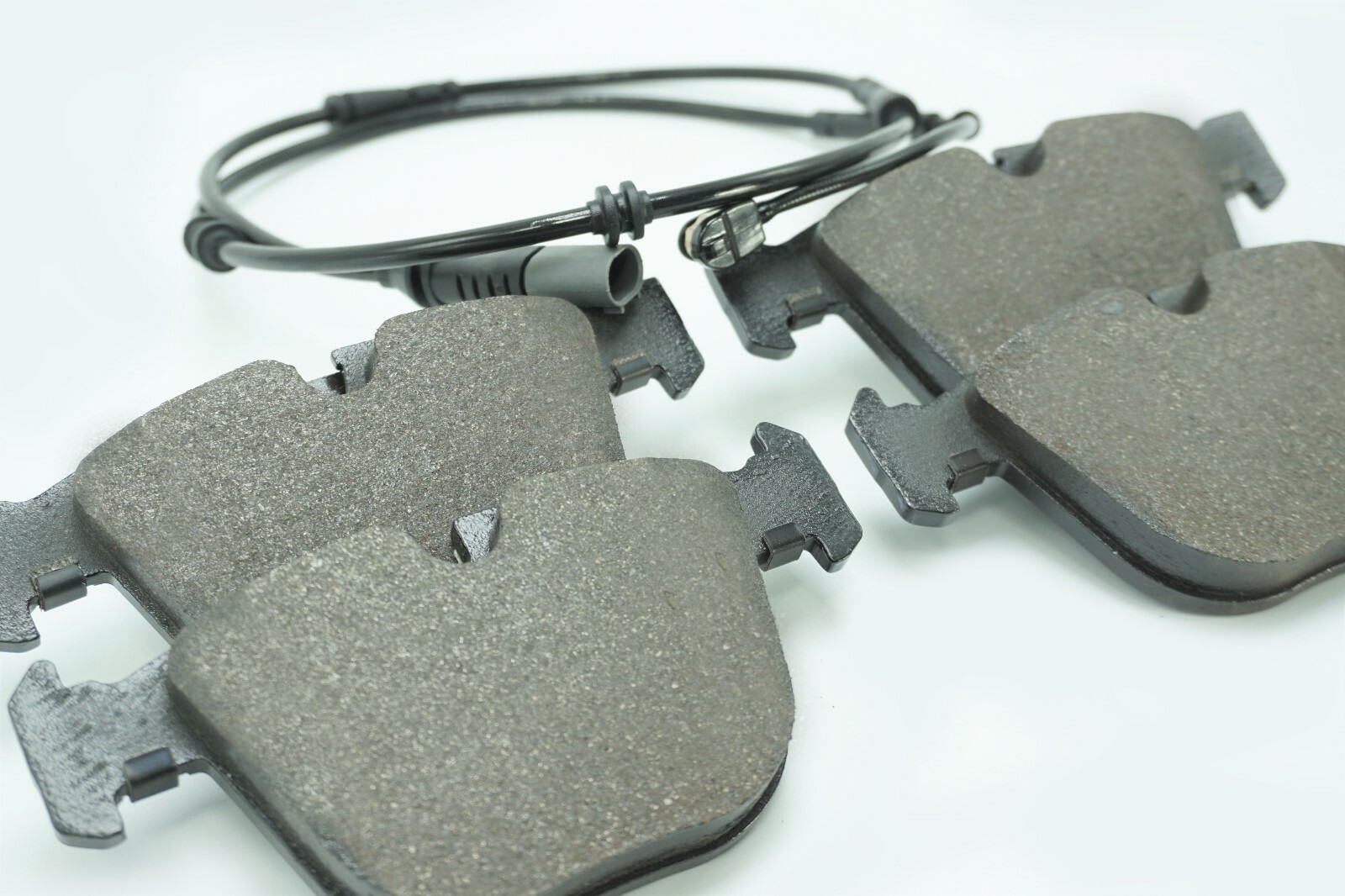 Rolls Royce Ghost Dawn Wraith: Rear Brake Pads Set With Sensor: 2011-2018  NEW!!