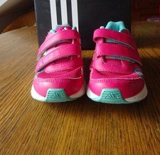 Schöne sehr gut erhaltene Adidas Turnschuhe ...