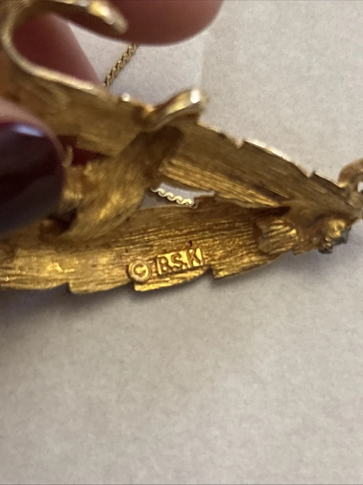 Collana vintage americana firmata Nolan Miller Oro con smalto rosso e decorazion - Immagine 3 di 4