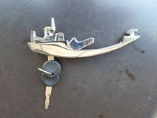 Vw Bug Or Super Beetle Or Ghia Door Handle 68-79 New With Keys Vw Bug Or Super Beetle Or Ghia Door Handle 68-79 New With Keys