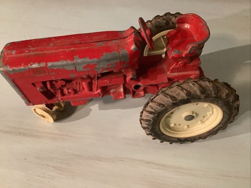 Vintage Ertl International Harvester Diecast Tractor Narrow Front Red USA - Picture 2 of 10