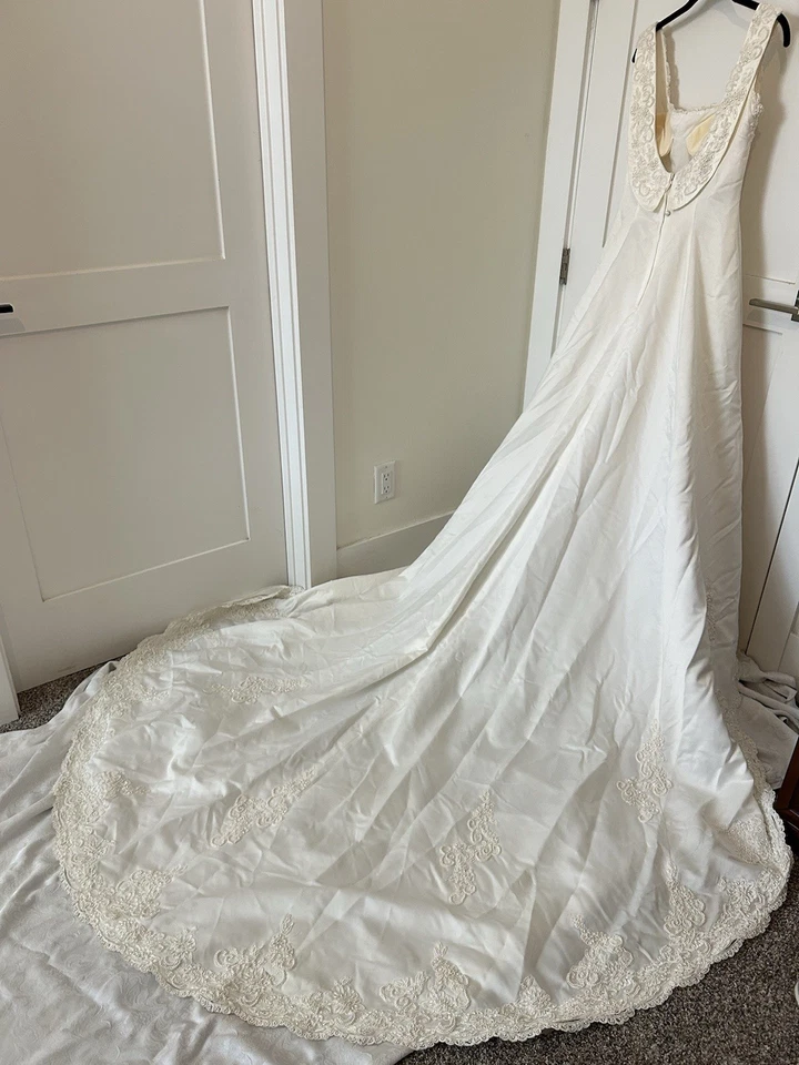 Vestido de noiva vintage de renda com miçangas branco linha A - Imagem 3 de 4