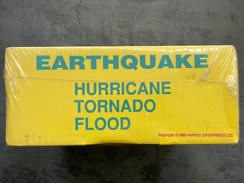 Kit sopravvivenza terremoti tornado e uragani vintage Harvey Enterprises Co. 1989 - Foto 6 di 7