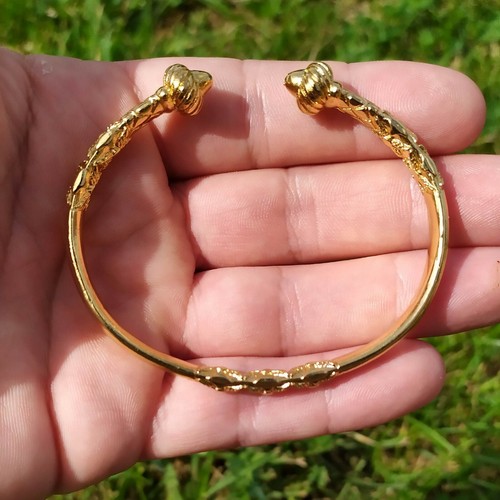 Bracelet Torque Viking Plaqué Or Pur 24K Bijoux médiéval Très Belle Finition - Photo 1/10