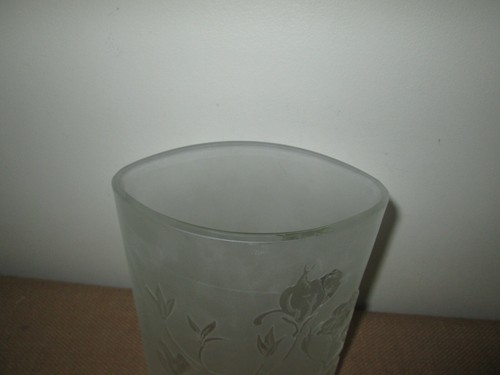 Signed KELSEY / PILGRIM Large Sand-Carved 10" Frosted Colorless Art Glass Vase - Picture 4 of 5