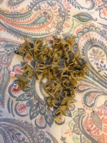 Vintage joblot of plastic 20mm us Soldiers - Picture 1 of 4