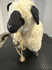 Estatuilla de oveja de felpa primitiva crema sherpa cara negra Jingle Bell granja