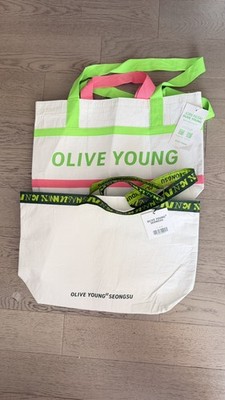 NWT OLIVE YOUNG - seongsu exclusive + White Green Pink Large OS -