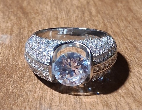 Neuer 925 Sterling Silber Diamant Akzent Ring.