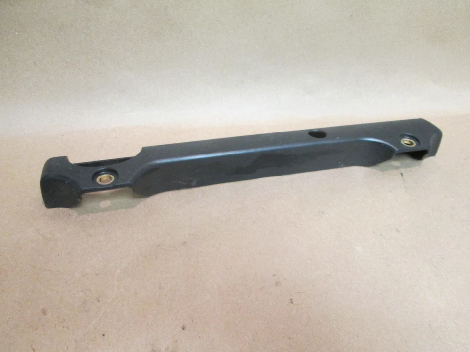 Maserati Coupe - Gransport - Riel inyector de combustible LH / Cubierta de tubo #189124 Foto 2 de 3