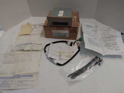 Honda 2005-06 CR-V Tan Ashtray 08U25-S9A-130 with wiring kit 08U25-S9A-1000-30 - Picture 2 of 12