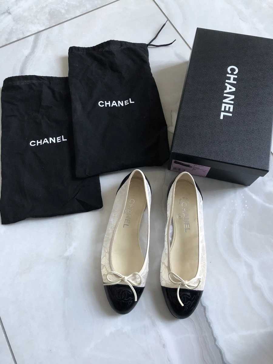 EXC CHANEL BALLERINA BALLET FLATS CREAM LACE & PATENT NAVY TOES EU 37 UK 4  BOXED