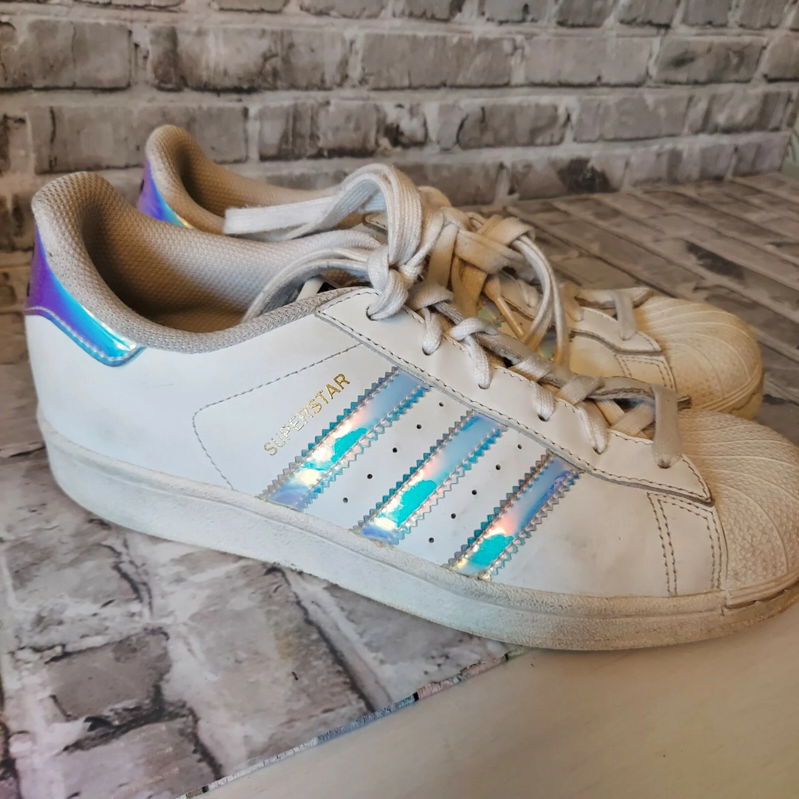 ADIDAS 'SUPERSTAR' SCARPE DA GINNASTICA PIATTE A RIGHE BIANCHE IRIDESCENTI UK 5 5 BUONE CONDIZIONI