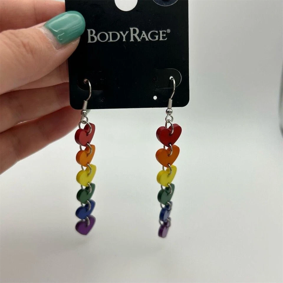 Pendientes colgantes largos corazón arco iris de Spencer tema orgullo amor multicolor Foto 4 de 4