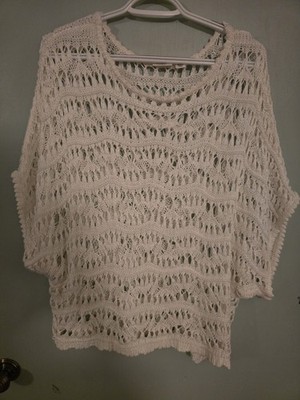Cato Woman Crocheted Topper